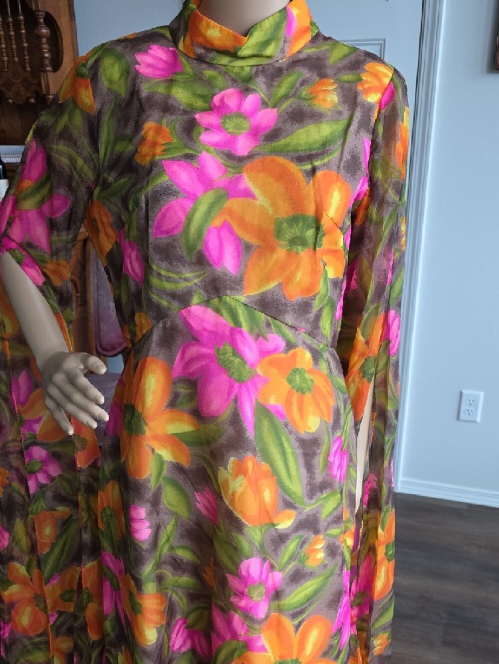 One Of A Kind 1960s Vintage Floral Maxi Dress in Pink & Orange - Picture 9 of 11